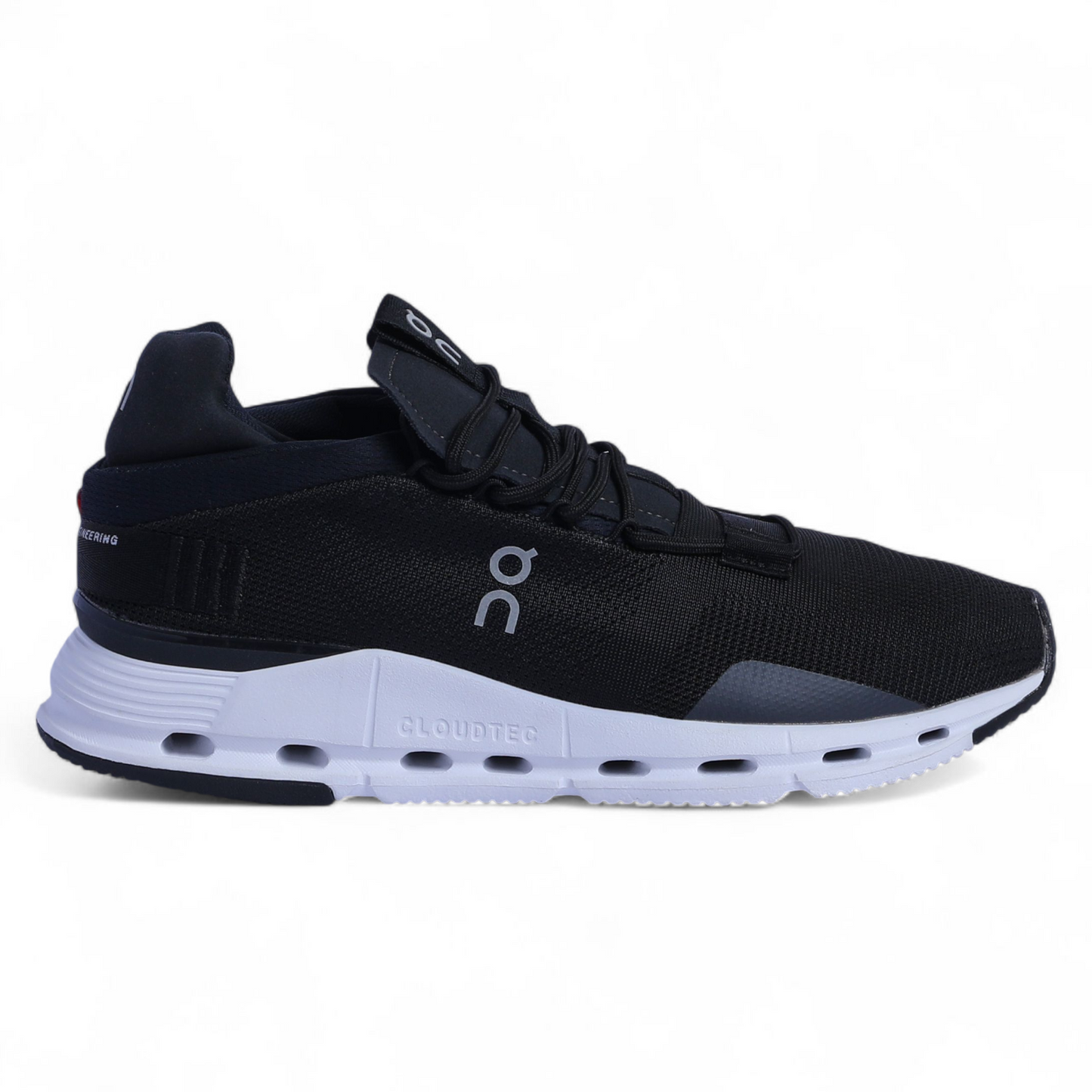 On Running Cloudnova QC-26 - in Black×white
