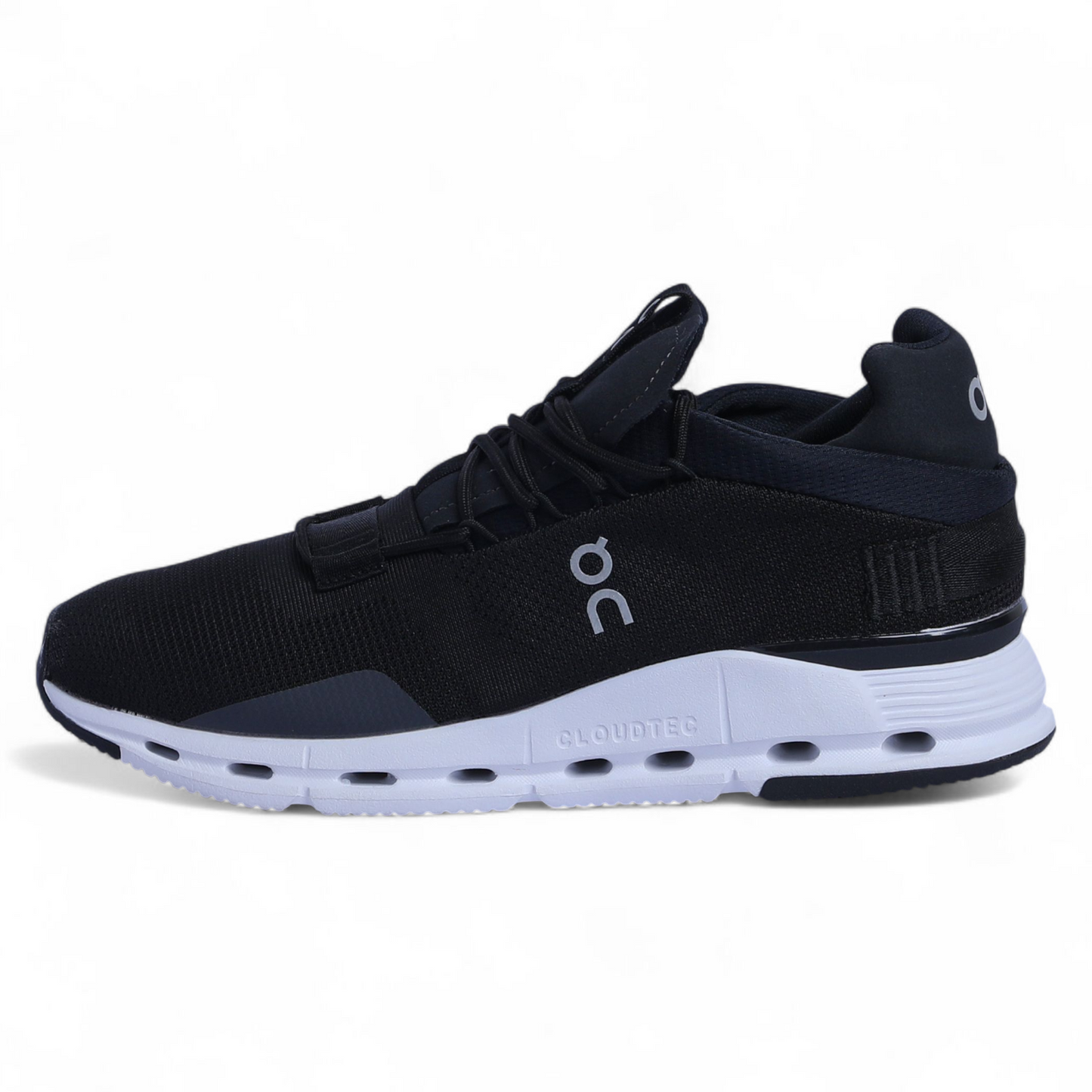 On Running Cloudnova QC-26 - in Black×white