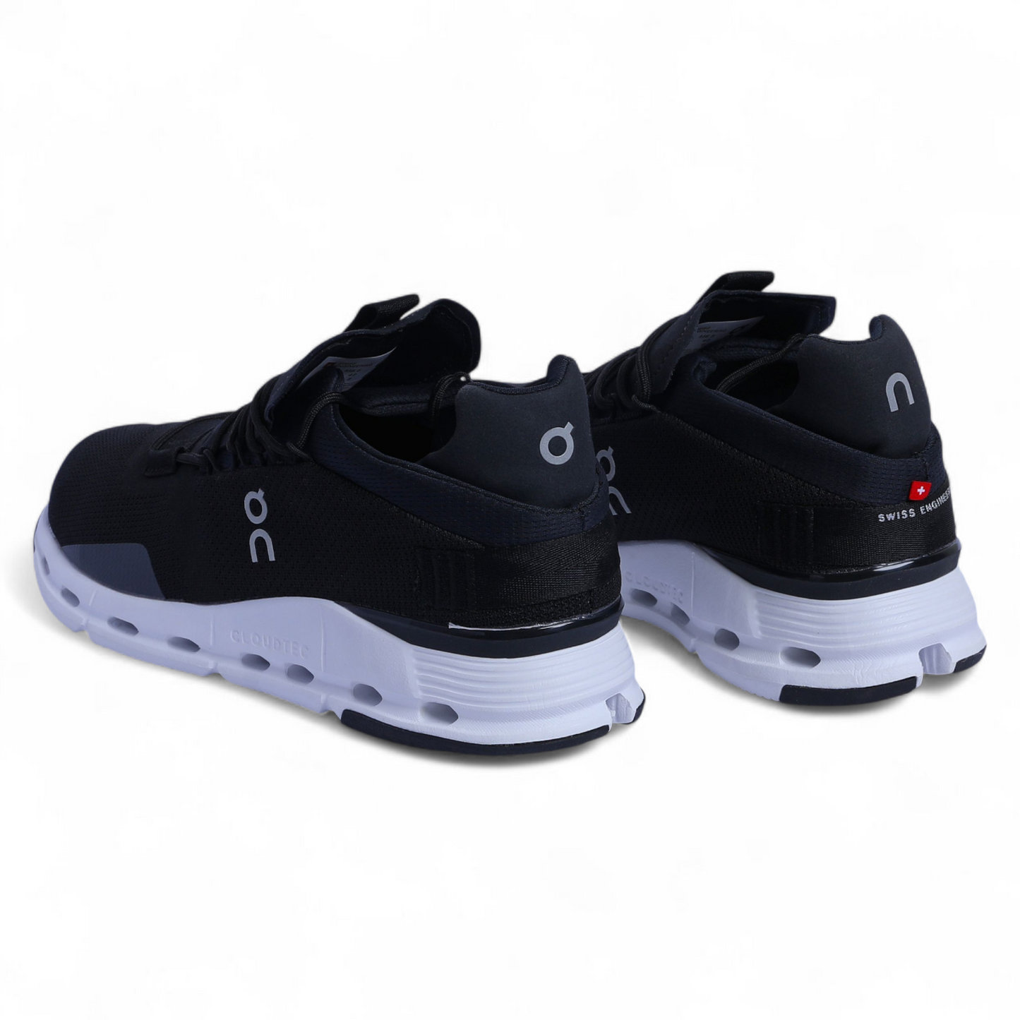 On Running Cloudnova QC-26 - in Black×white