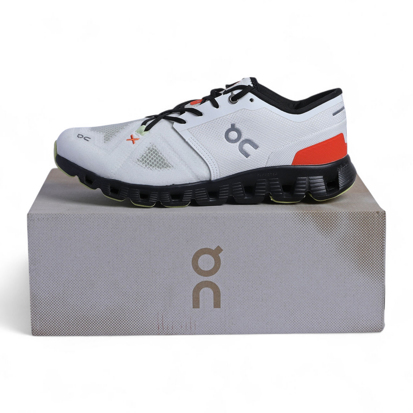 On Running Cloud X3 QC-19 - in White