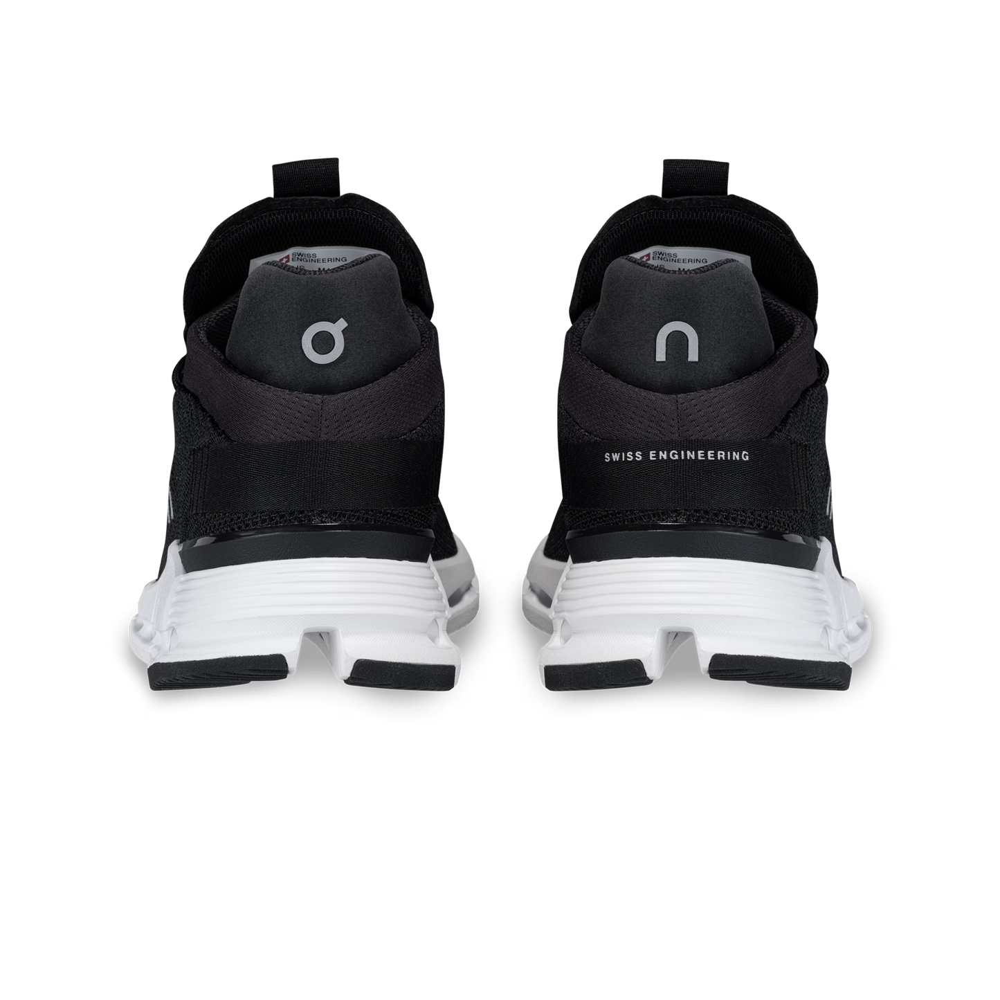 On Running Cloudnova QC-26 - in Black×white