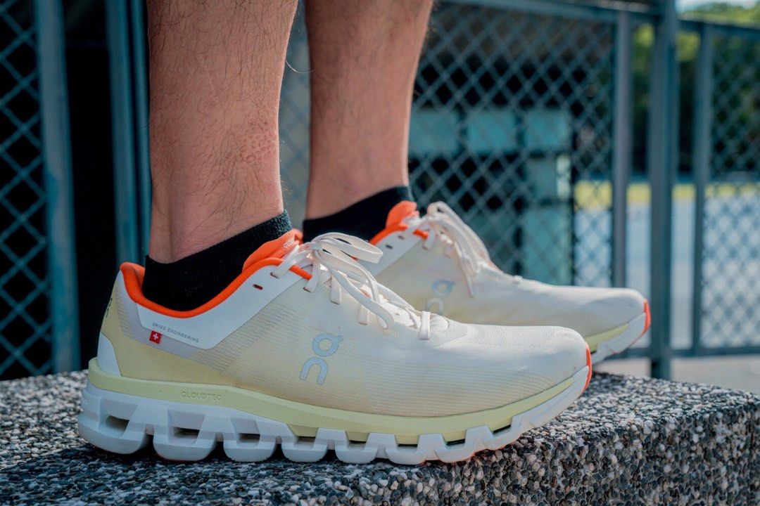 On Running Cloudflow 4 QC-30 - in White×yellow