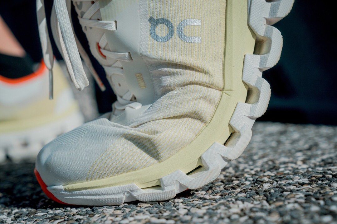 On Running Cloudflow 4 QC-30 - in White×yellow