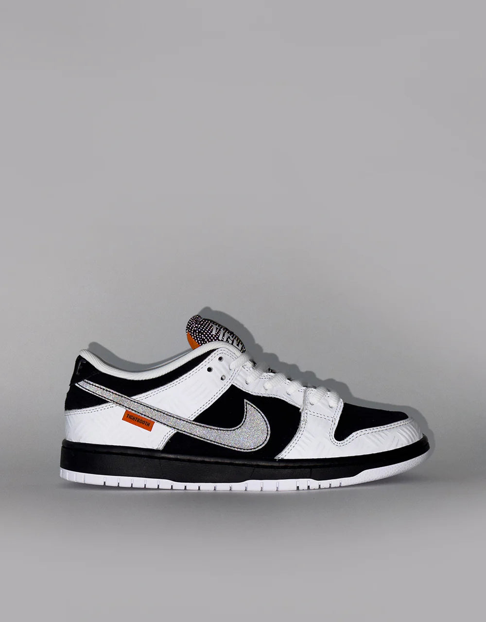 Nike SB Dunk Low “Tightbooth”  - SB-100- in Black×white