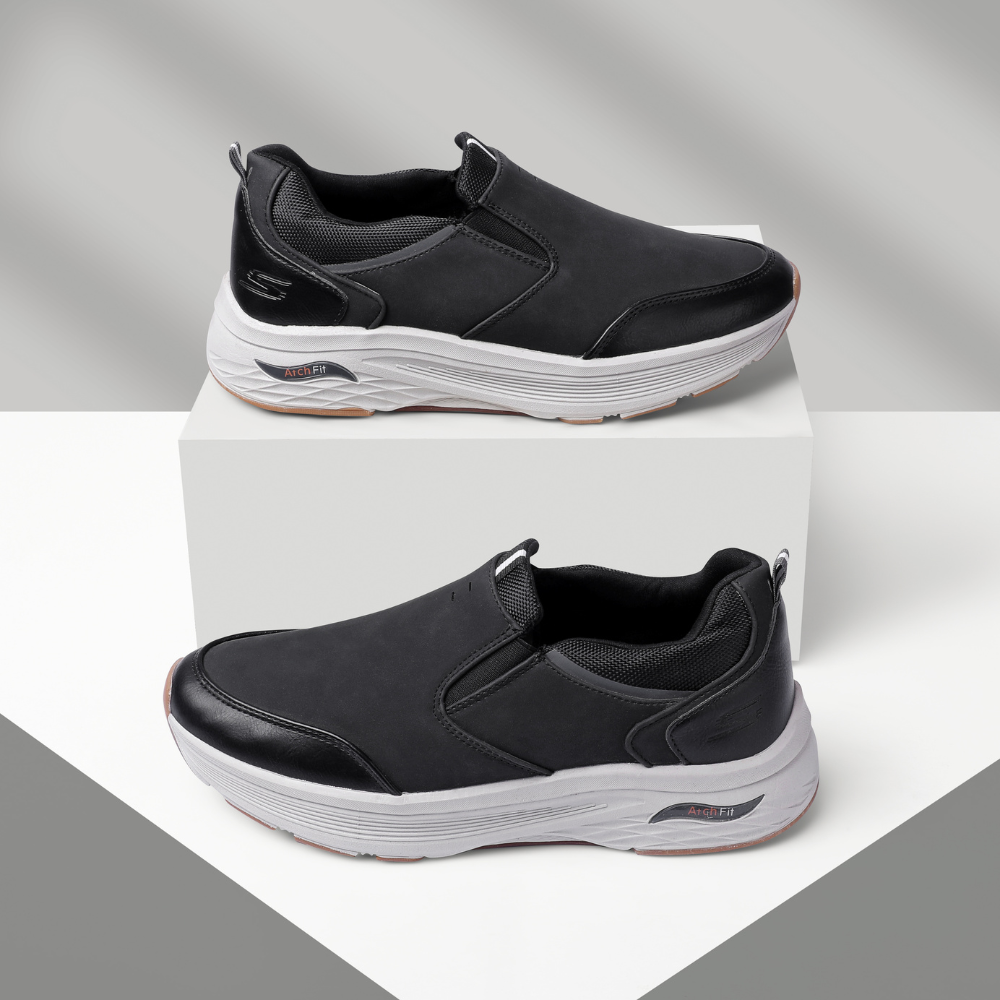 Skechers relaxed fit TC - in black