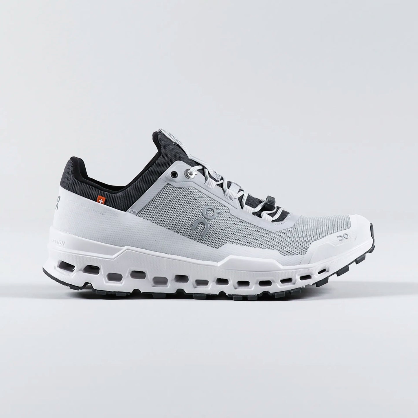 On Running Cloudultra QC-69- in Light gray