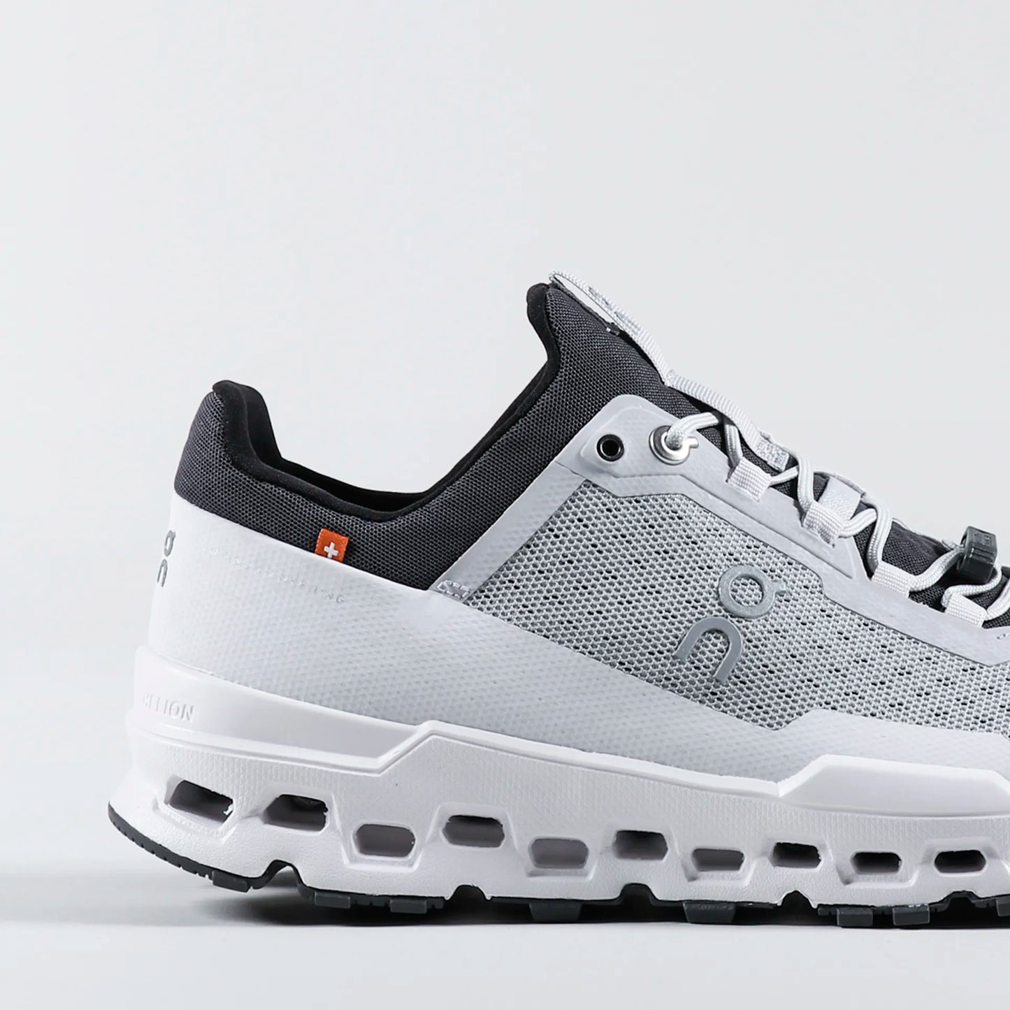 On Running Cloudultra QC-69- in Light gray