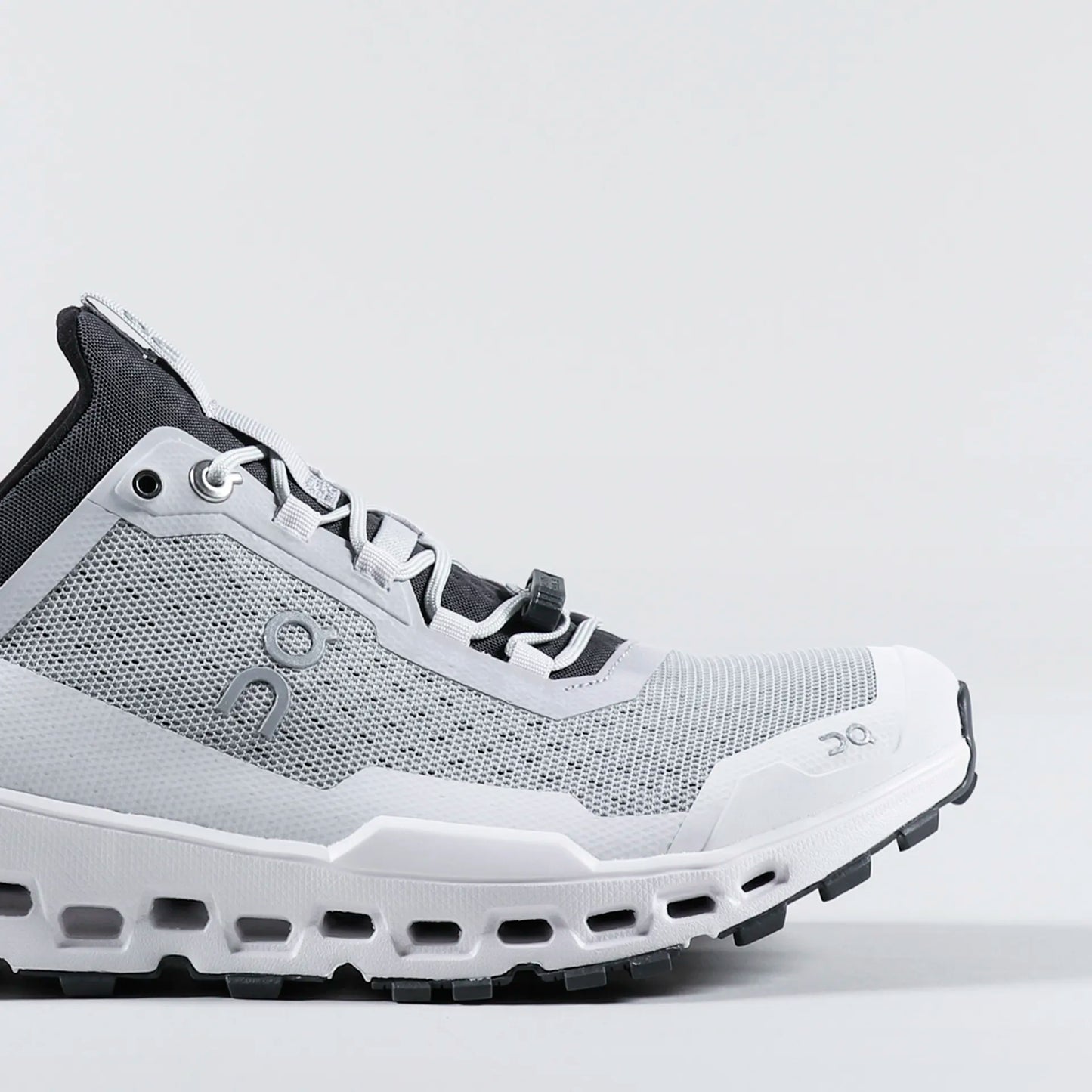 On Running Cloudultra QC-69- in Light gray