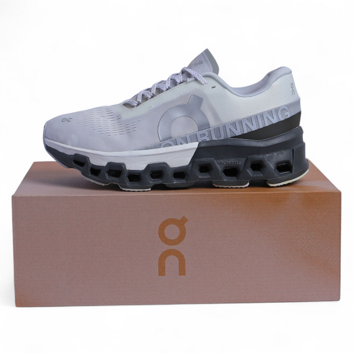 On Running Cloudmonster QC-21 - in White×gray