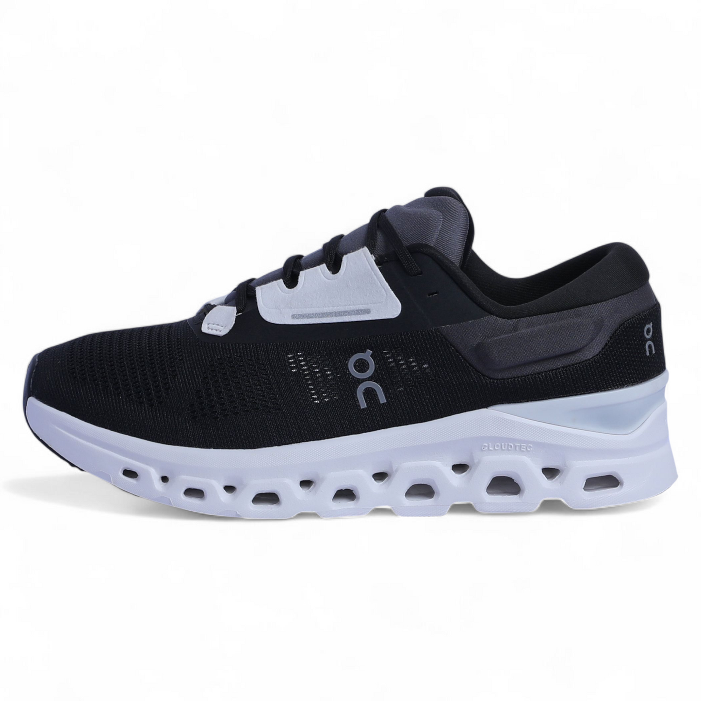 On Running Cloudstratus 3 QC-22 - in black×white