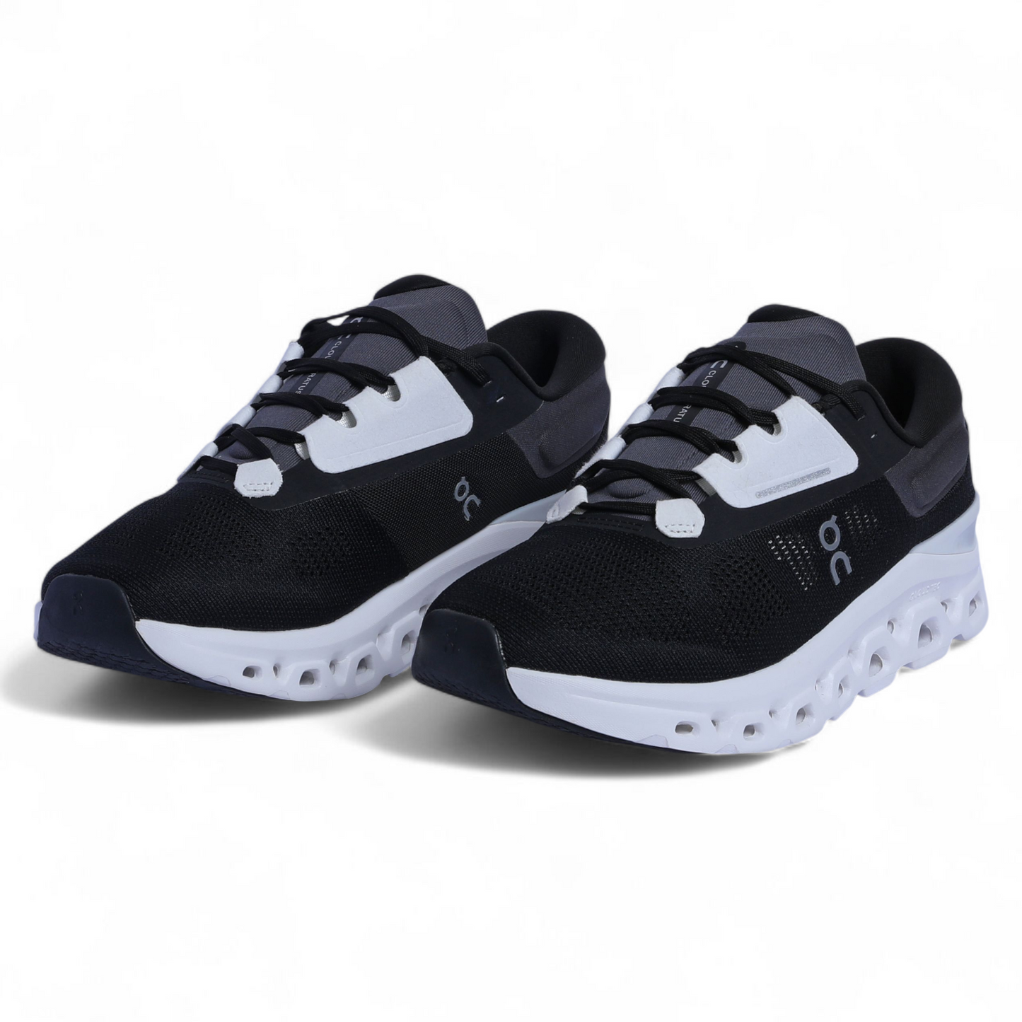 On Running Cloudstratus 3 QC-22 - in black×white