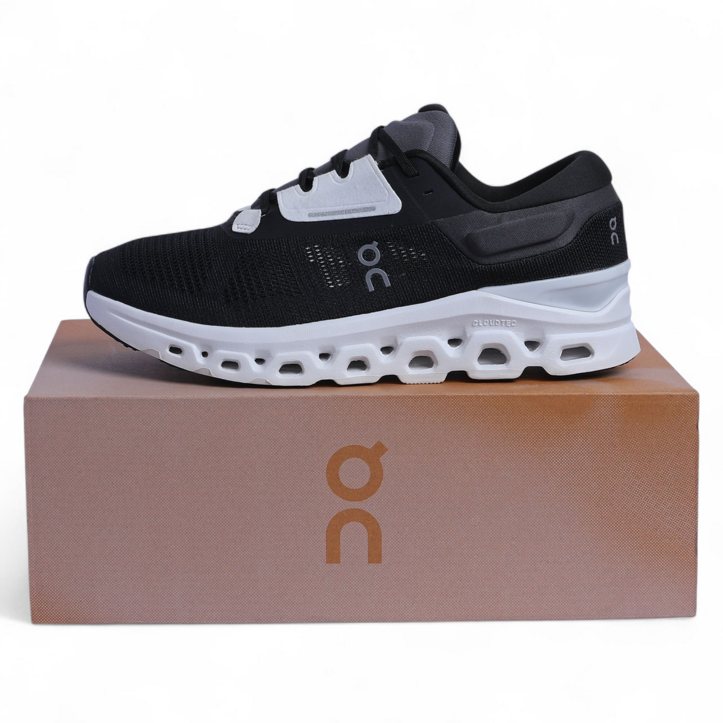 On Running Cloudstratus 3 QC-22 - in black×white