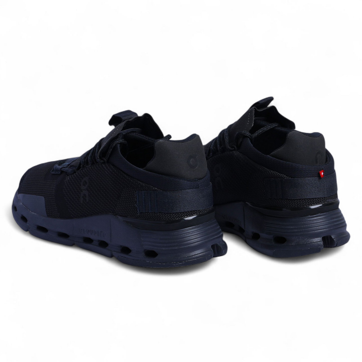 On Running Cloudnova QC-38 - in Black×navy