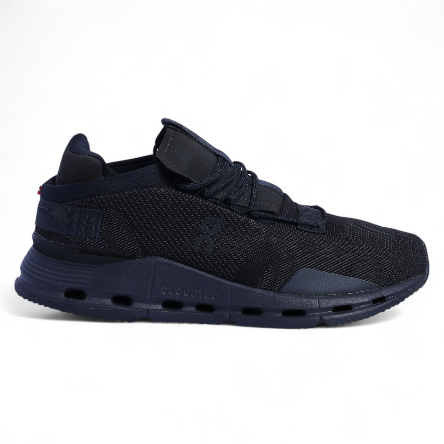 On Running Cloudnova QC-38 - in Black×navy