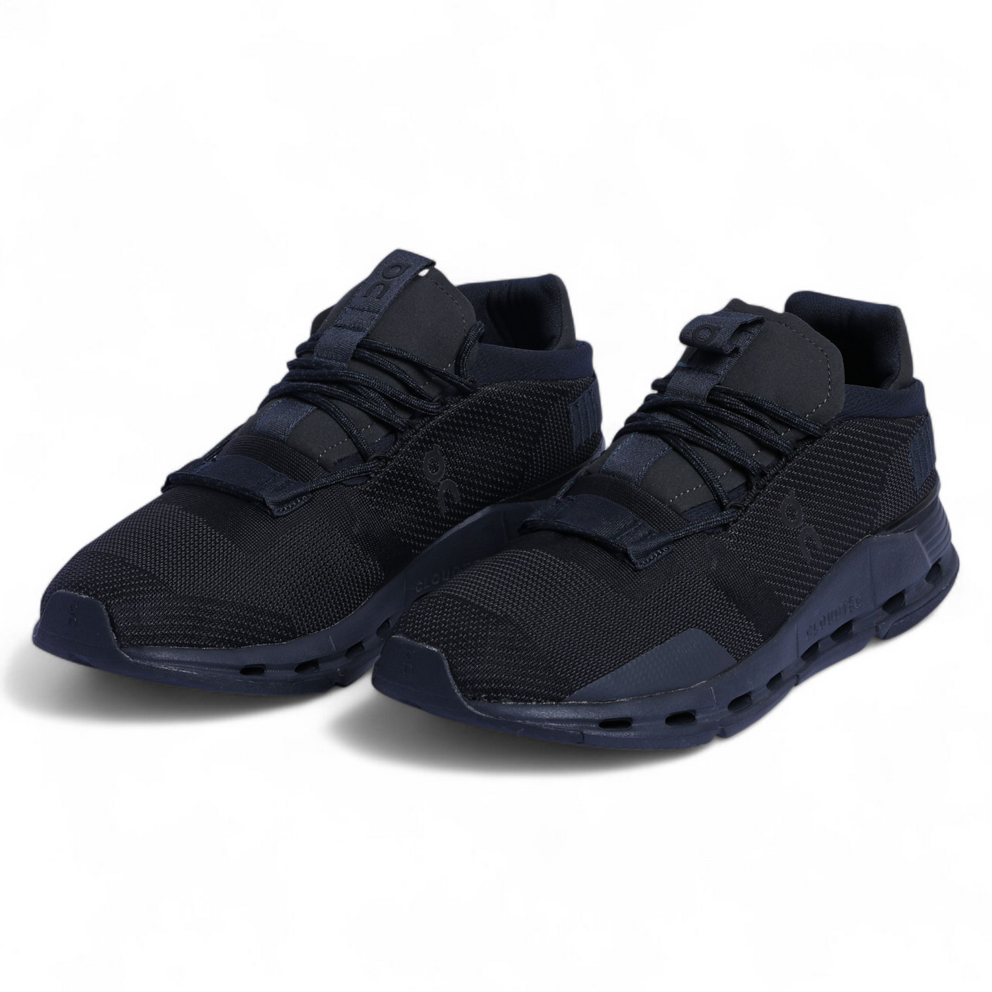 On Running Cloudnova QC-38 - in Black×navy