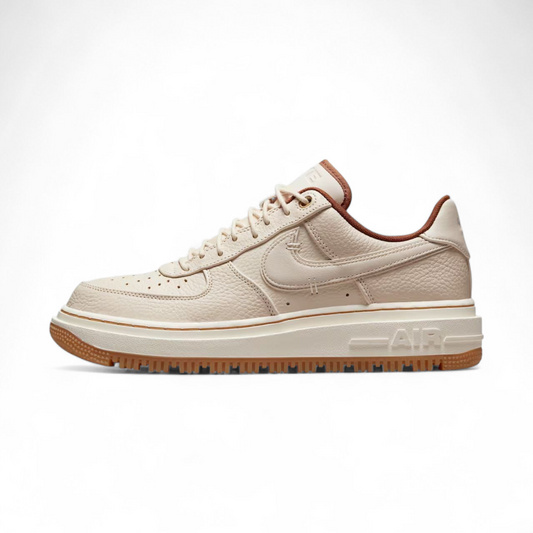 Nike Air Force 1 Luxe -SB-40- in Beige