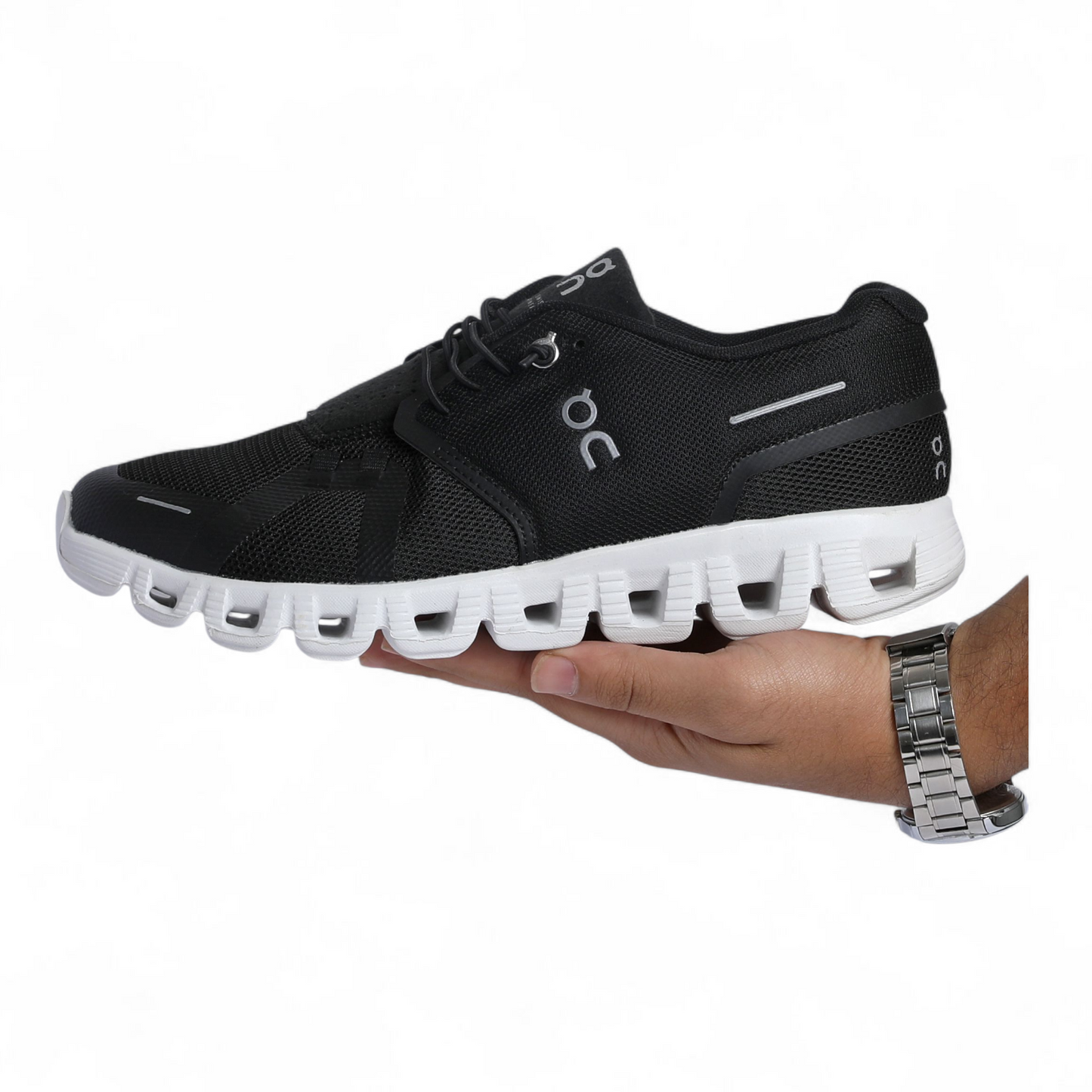 On Running Cloud 5 QC-62- in Black