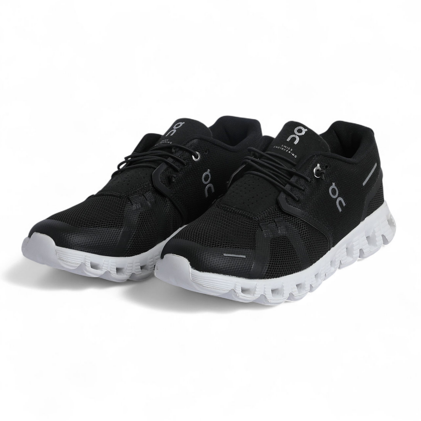 On Running Cloud 5 QC-62- in Black