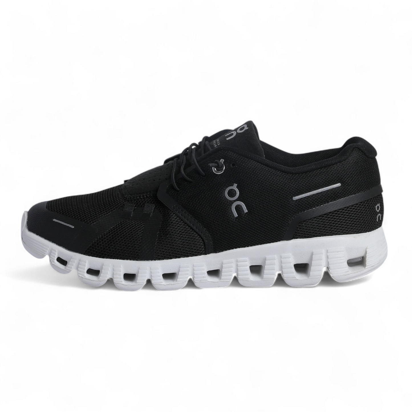 On Running Cloud 5 QC-62- in Black