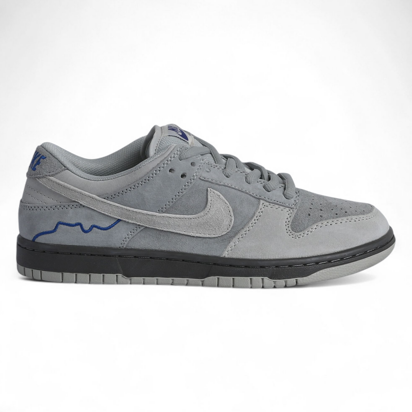 Nike SB Dunk Low Pro “London” – A Tribute to the City Streets - SB-110- in Light grey
