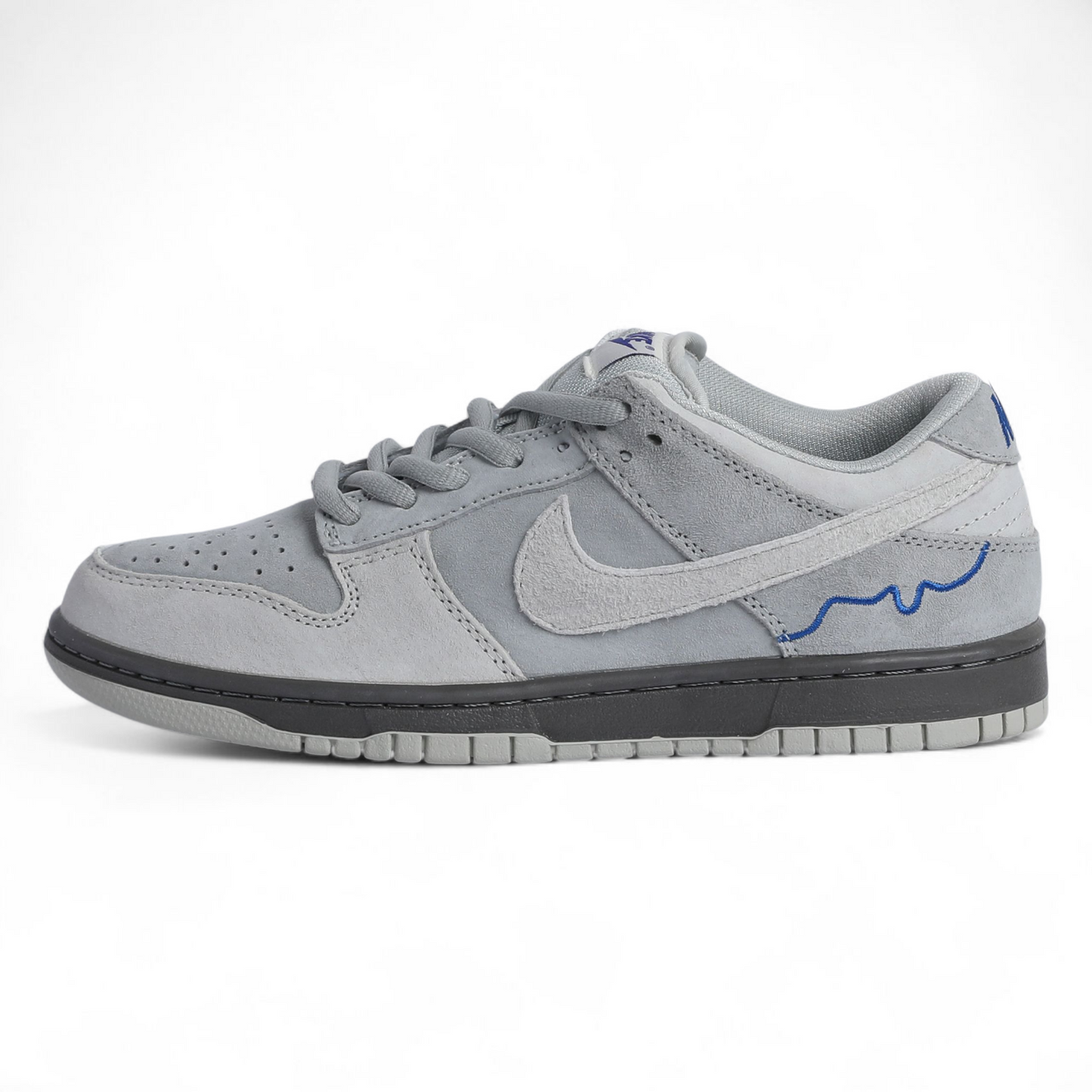 Nike SB Dunk Low Pro “London” – A Tribute to the City Streets - SB-110- in Light grey