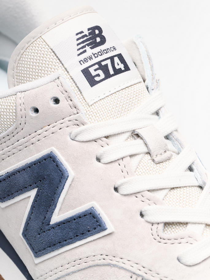 New Balance 574 Core women's– The Icon of Everyday Style  - in Light grey