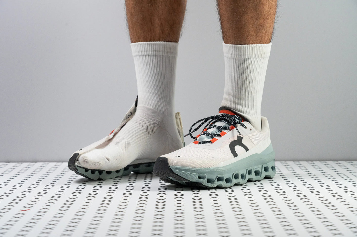 On Running Cloudmonster QC-46- in White