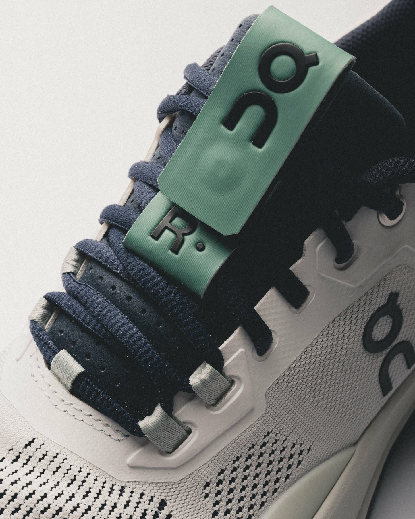 OnCloud The Roger Pro QC-60- in White